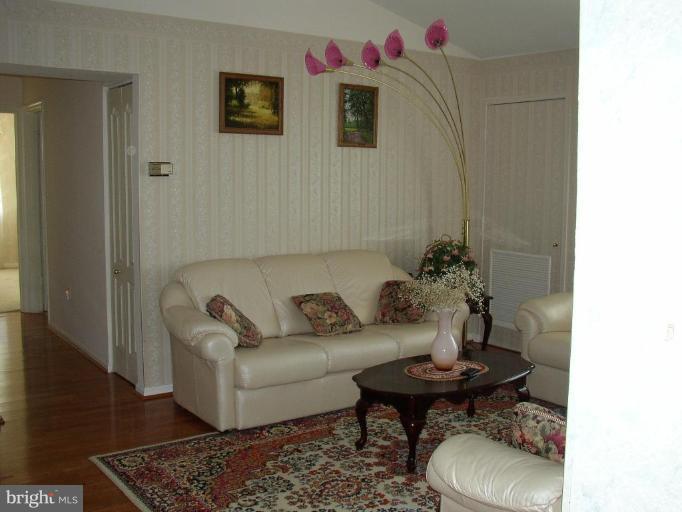 8391 Montgomery Run Road, Unit J Ellicott City, MD 21043 - Photo 3 of 15 Living Room