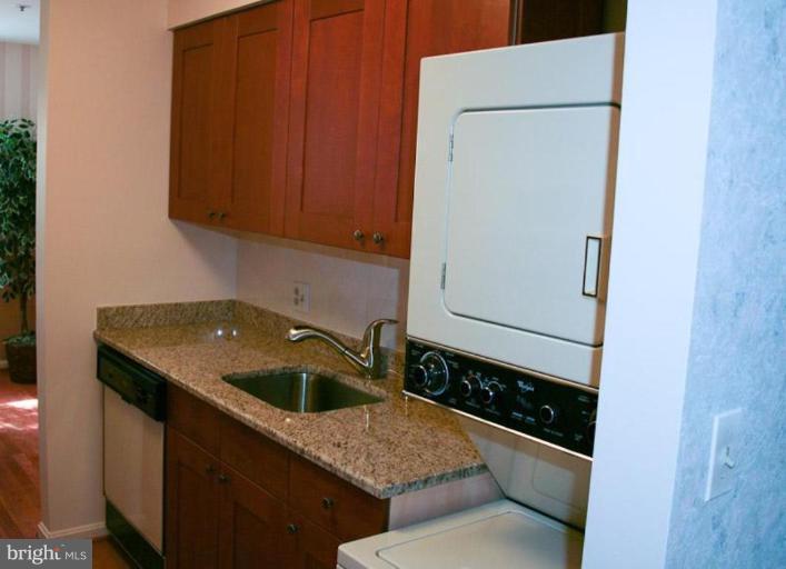8391 Montgomery Run Road, Unit J Ellicott City, MD 21043 - Photo 10 of 15 Kitchen #2