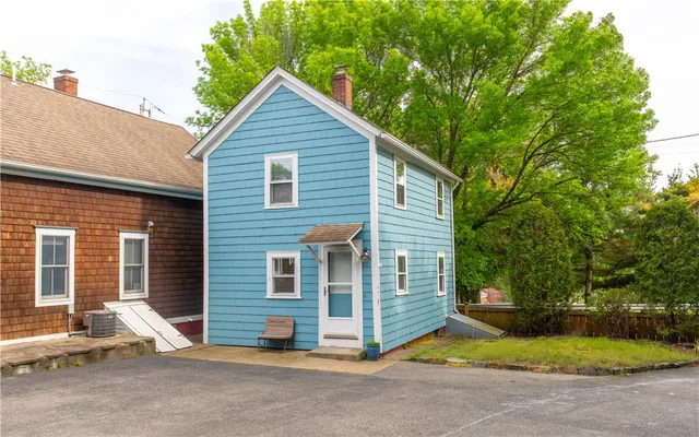 $2,500 | 85 Water Street, East Greenwich, RI 02818