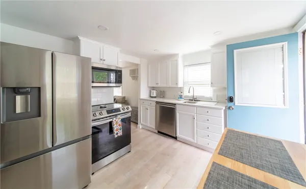 $2,500 | 85 Water Street, East Greenwich, RI 02818