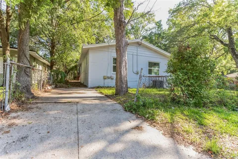 a front view of house with yard