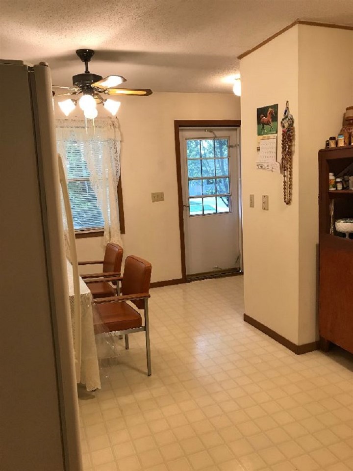 515 South 12th Street Rochelle, IL 61068 - Photo 6 of 25 a room with furniture and windows