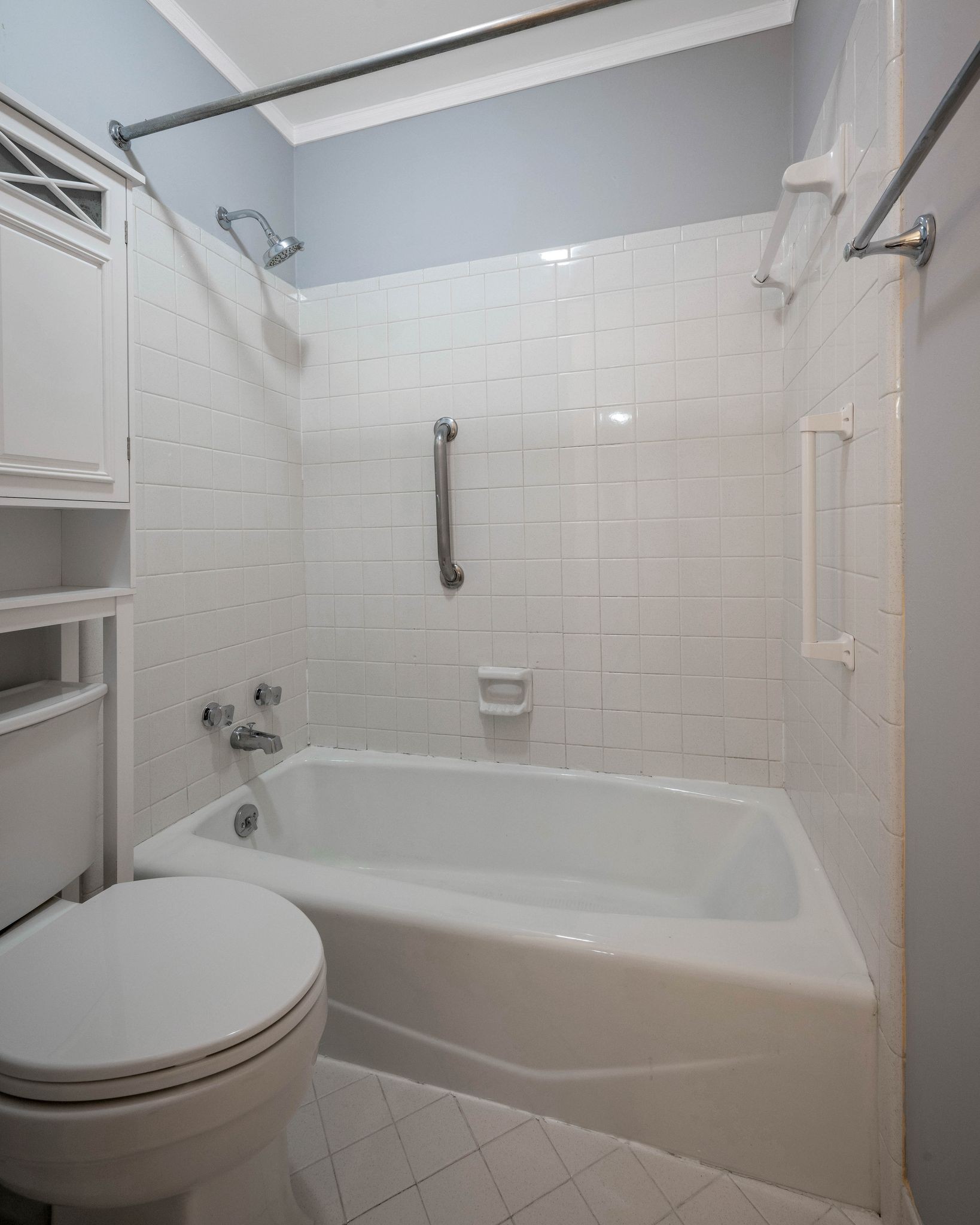 827 General George Patton Road Nashville, TN 37221 - Photo 18 of 26 a bathroom with a bathtub and a toilet