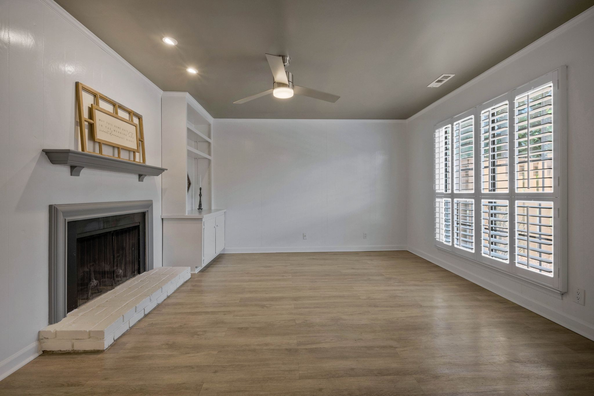 827 General George Patton Road Nashville, TN 37221 - Photo 9 of 26 a view of empty room with wooden floor and fireplace