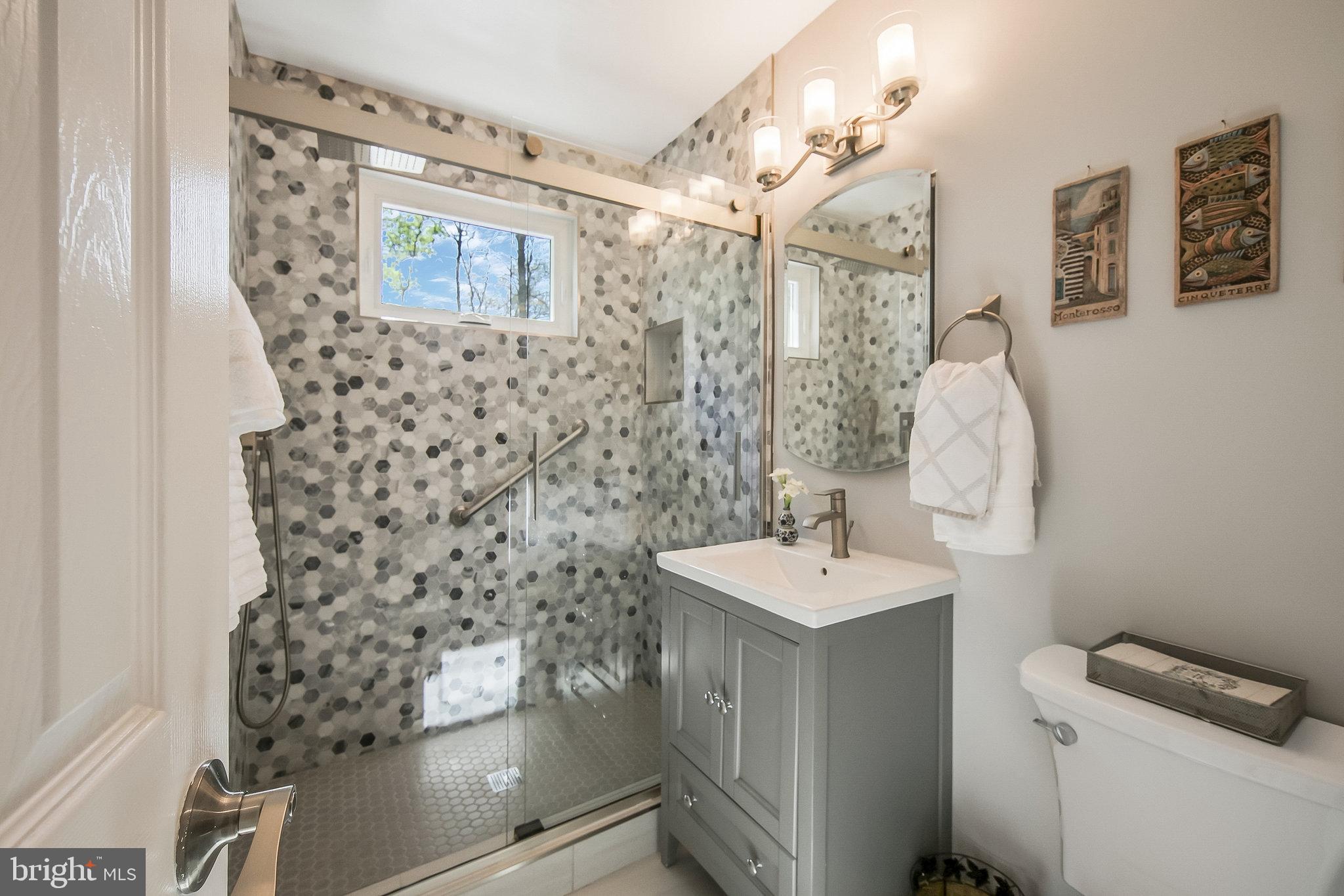 7006 Barnack Drive Springfield, VA 22152 - Photo 16 of 66 Full Bathroom - Main Level