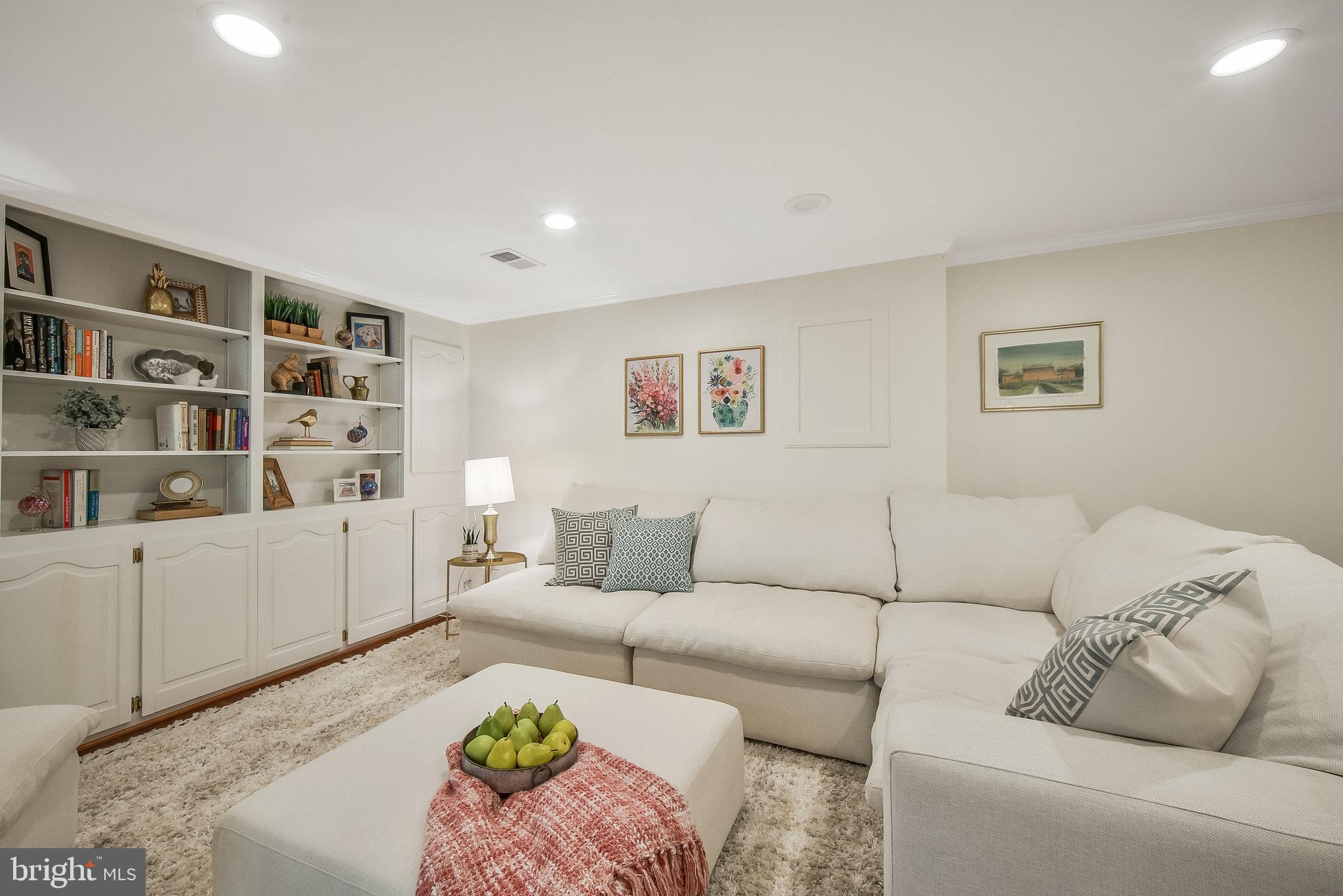 7006 Barnack Drive Springfield, VA 22152 - Photo 30 of 66 Built-in Shelving