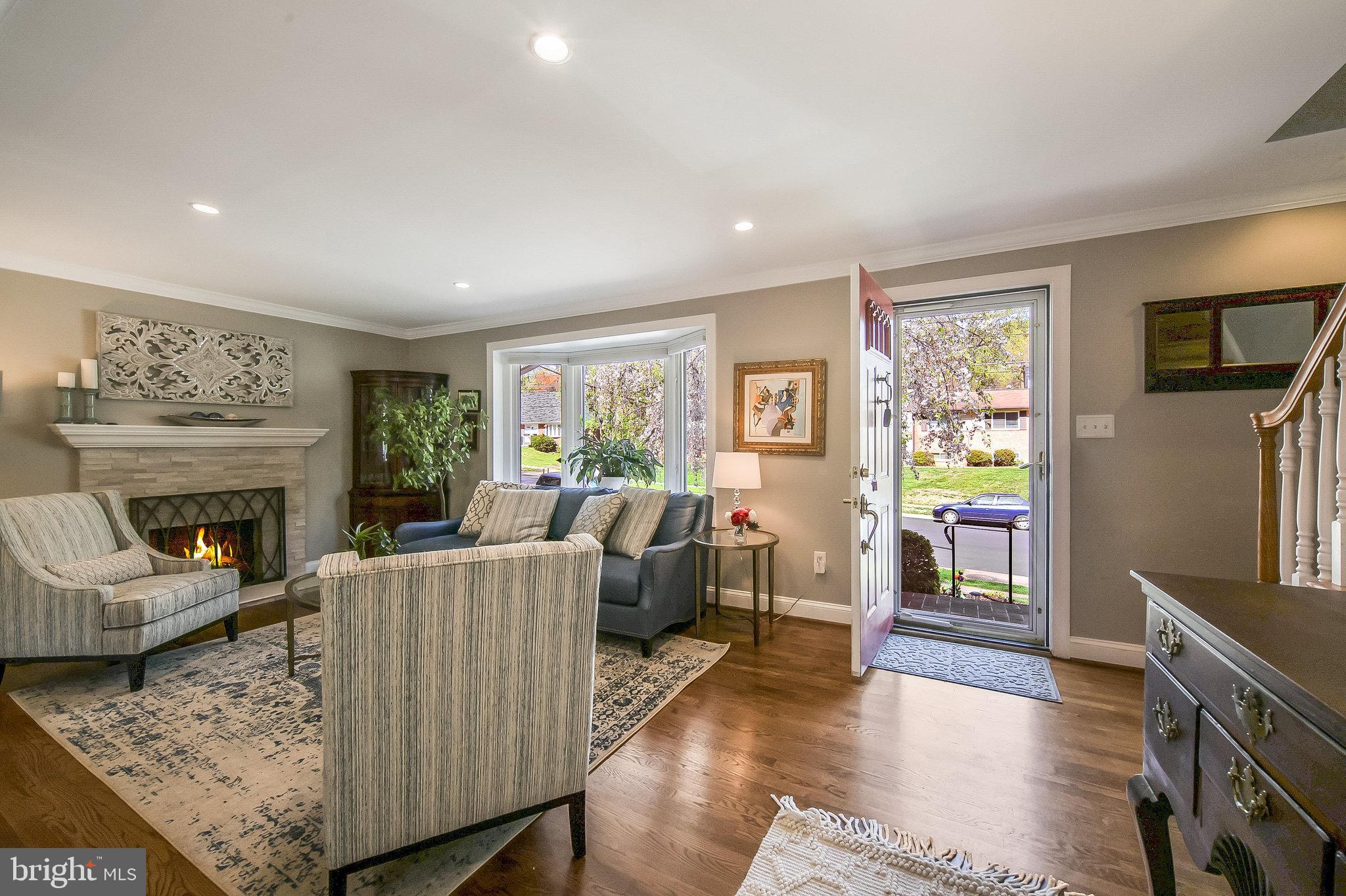 7006 Barnack Drive Springfield, VA 22152 - Photo 5 of 66 Huge Bay Windo