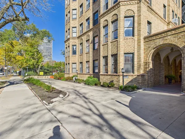 $234,000 | 7321 South South Shore Drive, Unit 7D, Chicago, IL 60649