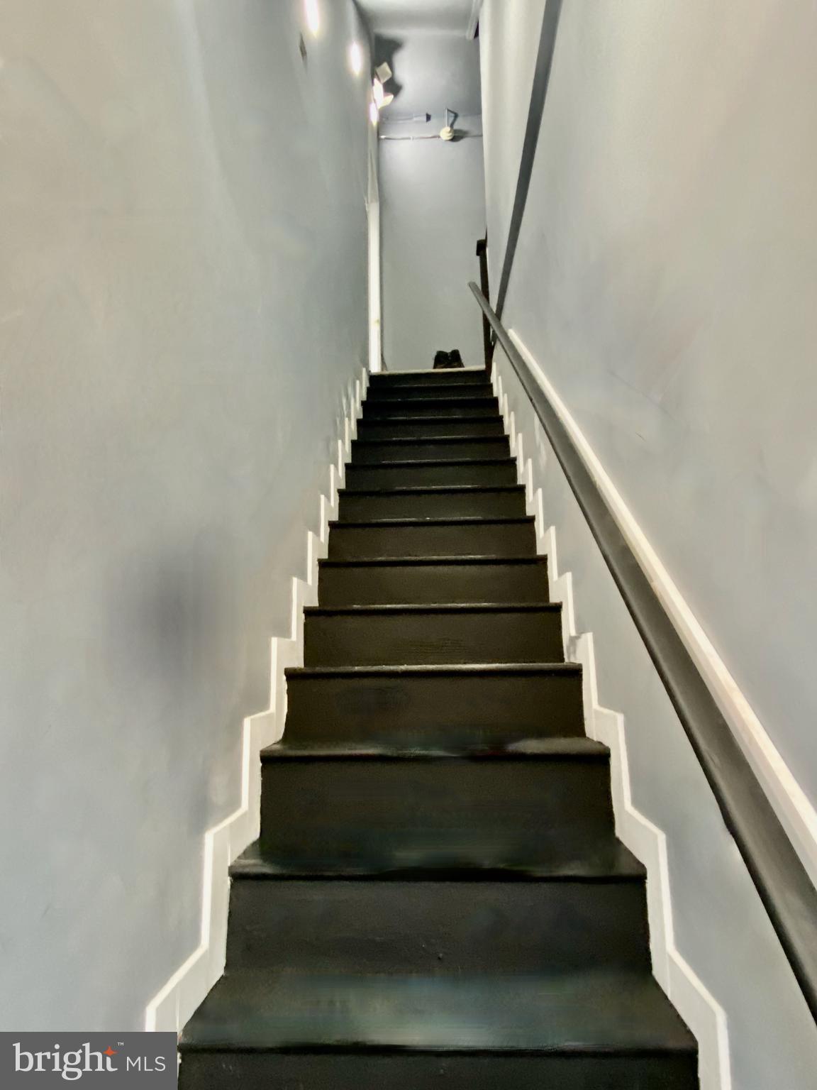 1247 Snyder Avenue Philadelphia, PA 19148 - Photo 2 of 28 a view of entryway