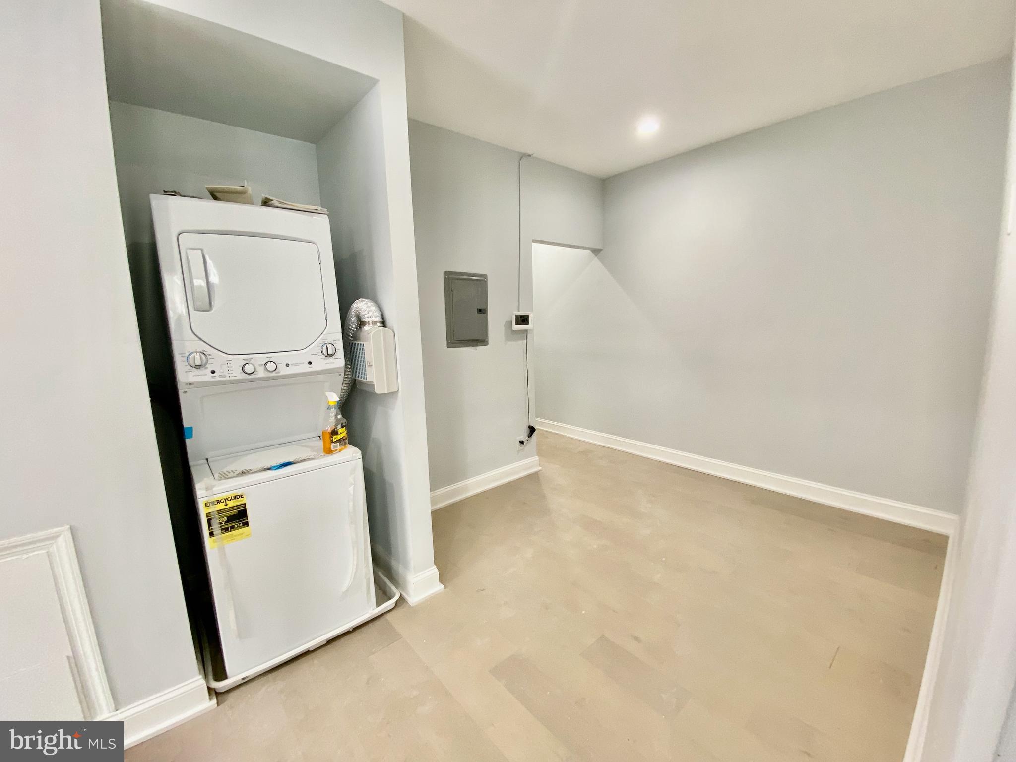 1247 Snyder Avenue Philadelphia, PA 19148 - Photo 10 of 28 an entryway in a room