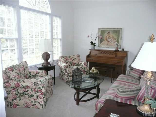 2408 Sunnystone Way Raleigh, NC 27613 - Photo 9 of 25 Living Room
