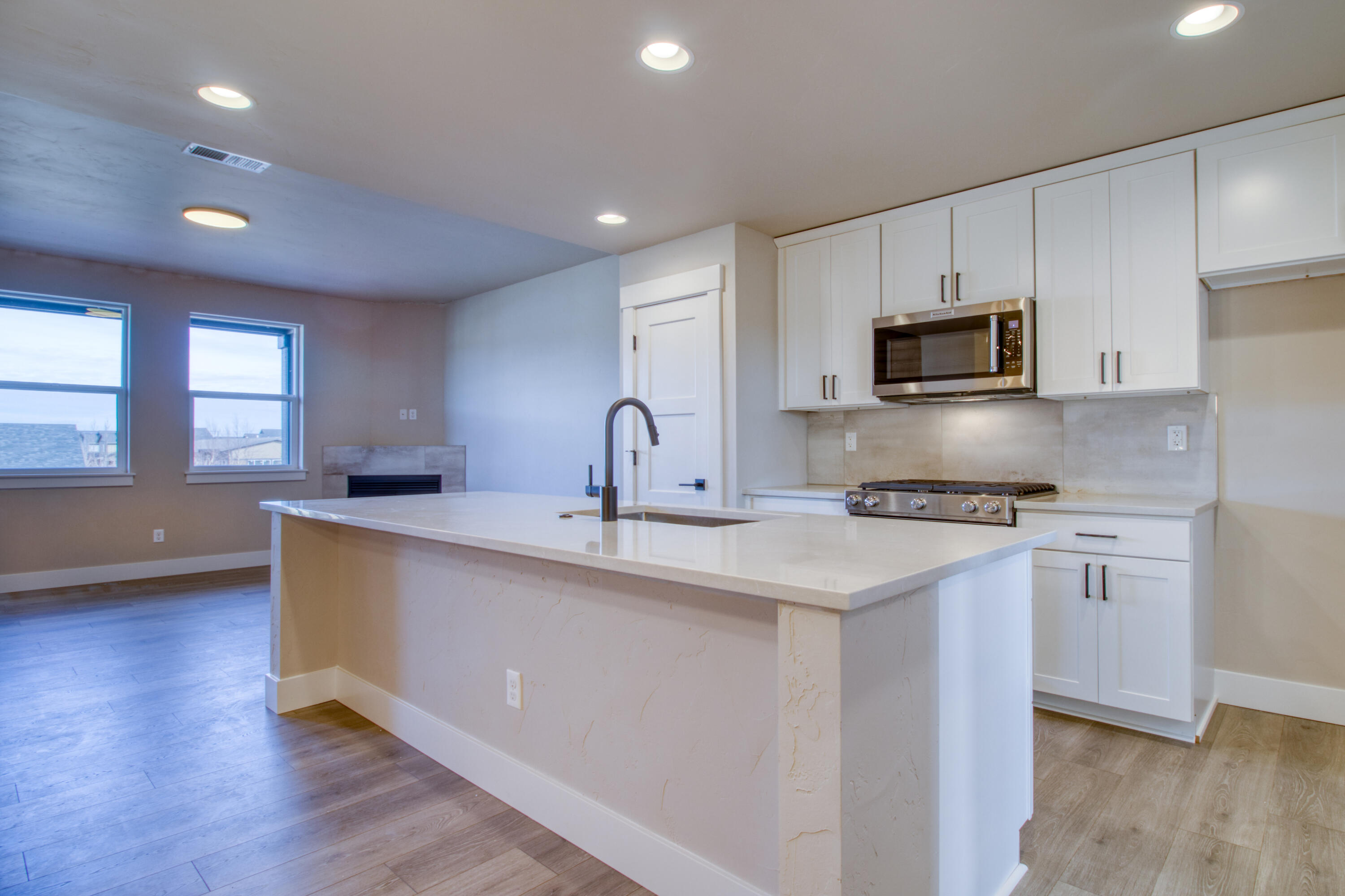 63091 Boyd Acres Road Bend, OR 97701 - Photo 3 of 24 Kitchen