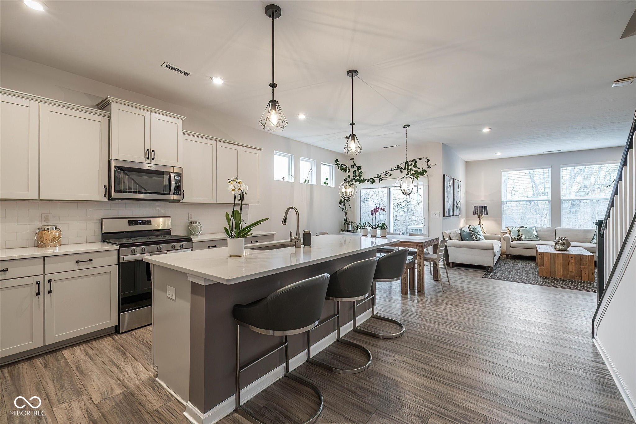 825 Stone Trace Court Avon, IN 46123 - Photo 2 of 25