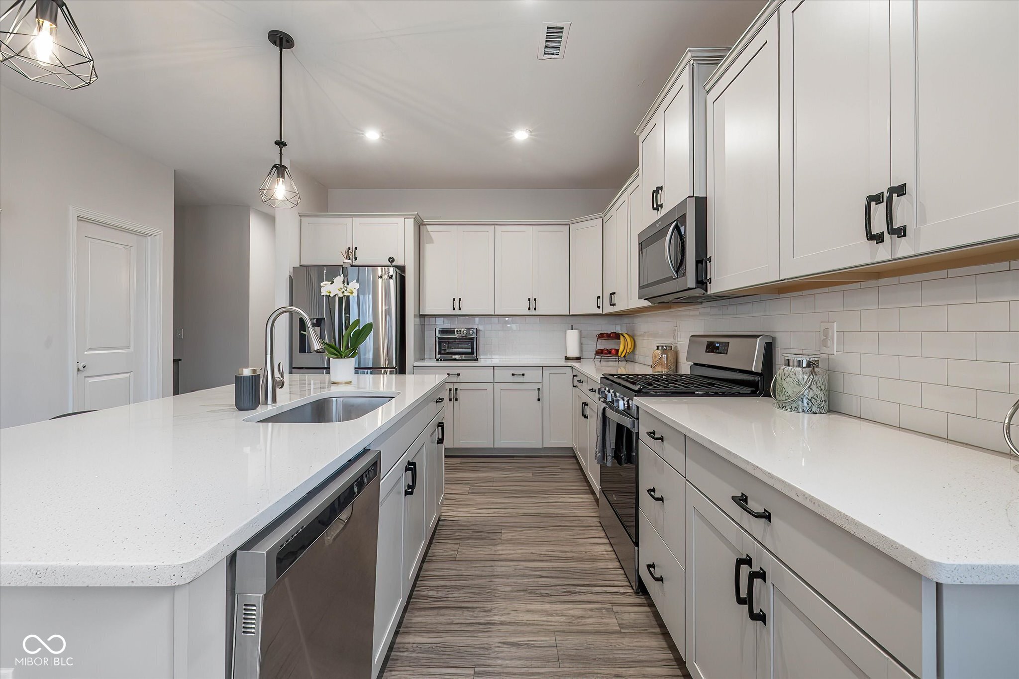 825 Stone Trace Court Avon, IN 46123 - Photo 4 of 25