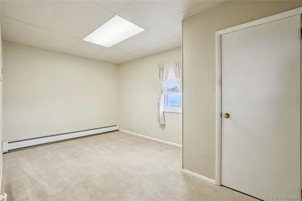 an empty room with a empty space