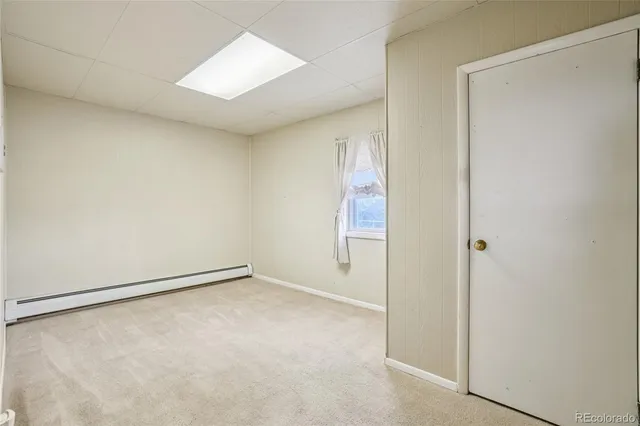 an empty room with a empty space