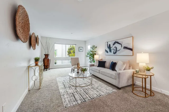 $525,000 | 6400 Christie Avenue, Unit 2215, Emeryville, CA 94608