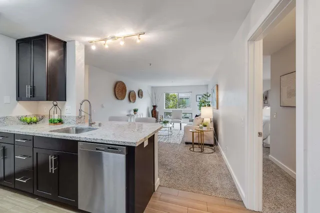 $525,000 | 6400 Christie Avenue, Unit 2215, Emeryville, CA 94608