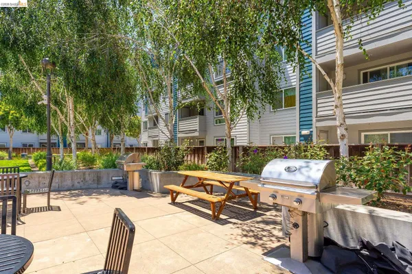 $499,000 | 6400 Christie Avenue, Unit 2215, Emeryville, CA 94608