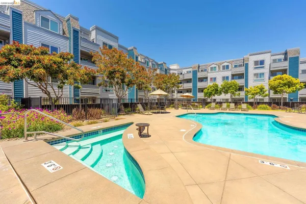 $499,000 | 6400 Christie Avenue, Unit 2215, Emeryville, CA 94608
