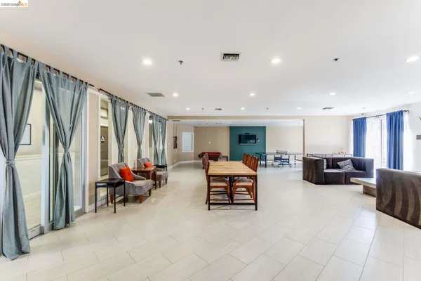 $499,000 | 6400 Christie Avenue, Unit 2215, Emeryville, CA 94608