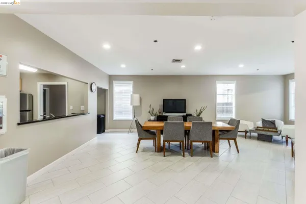 $499,000 | 6400 Christie Avenue, Unit 2215, Emeryville, CA 94608