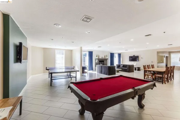 $499,000 | 6400 Christie Avenue, Unit 2215, Emeryville, CA 94608