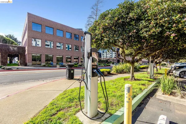 $499,000 | 6400 Christie Avenue, Unit 2215, Emeryville, CA 94608