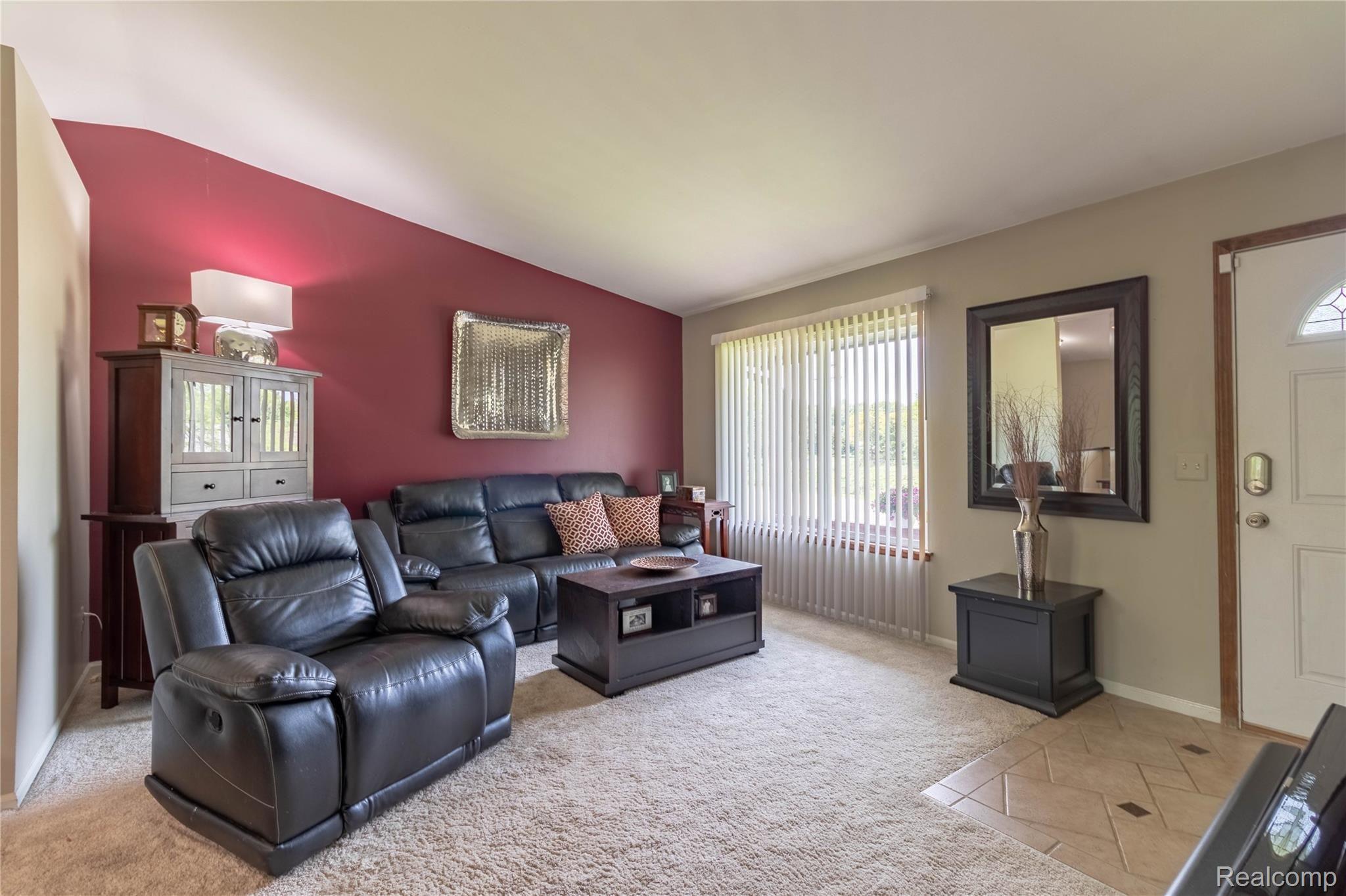 646 Decker Road Walled Lake, MI 48390 - Photo 11 of 39 9.Living