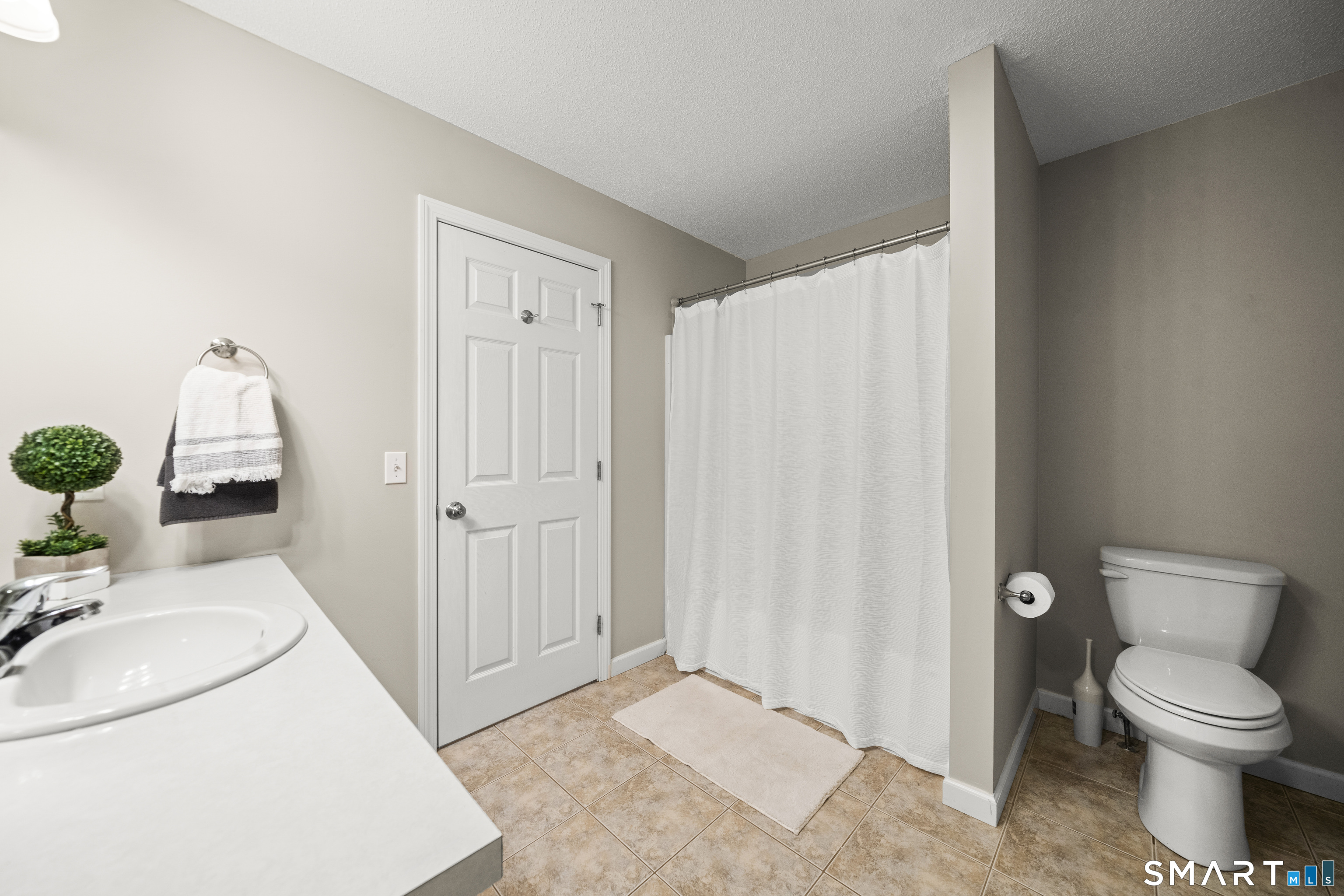 204 Oak Ridge Drive, Unit 204 Windsor Locks, CT 06096 - Photo 25 of 35