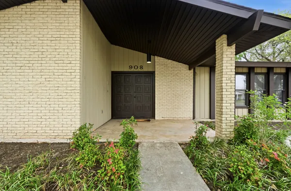 $399,000 | 908 Vogel Drive, Lockhart, TX 78644