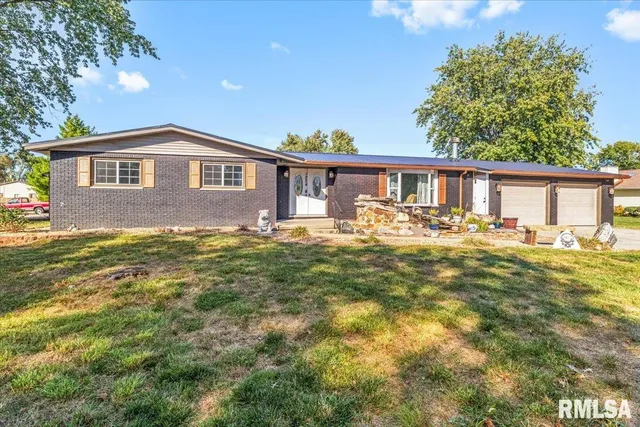 $219,900 | 1224 Commanche Road, Auburn, IL 62615