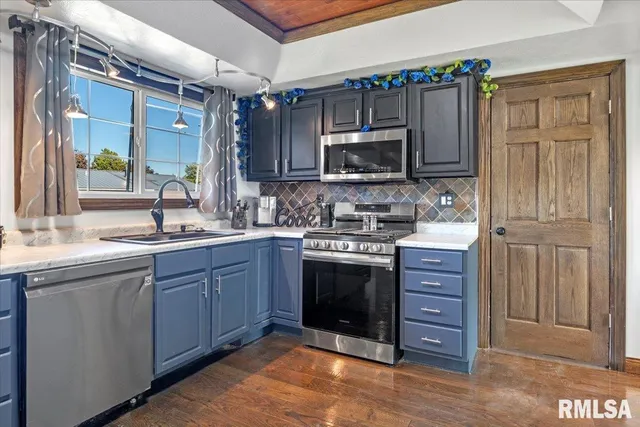 $219,900 | 1224 Commanche Road, Auburn, IL 62615