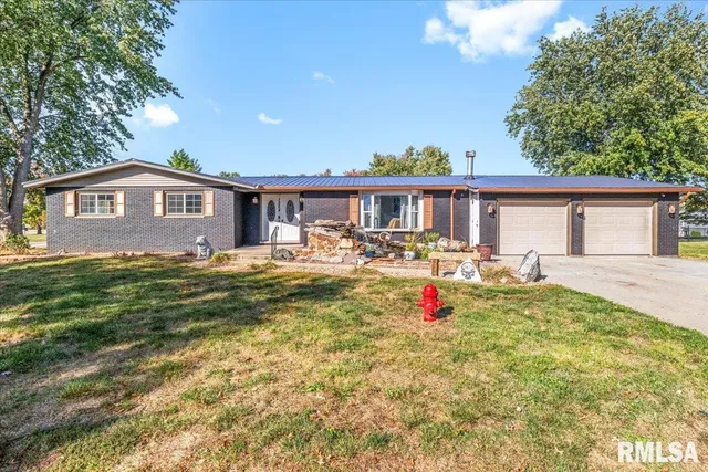 $219,900 | 1224 Commanche Road, Auburn, IL 62615