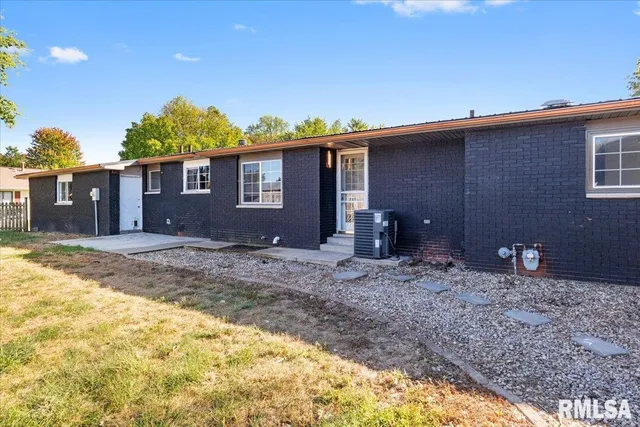 $219,900 | 1224 Commanche Road, Auburn, IL 62615