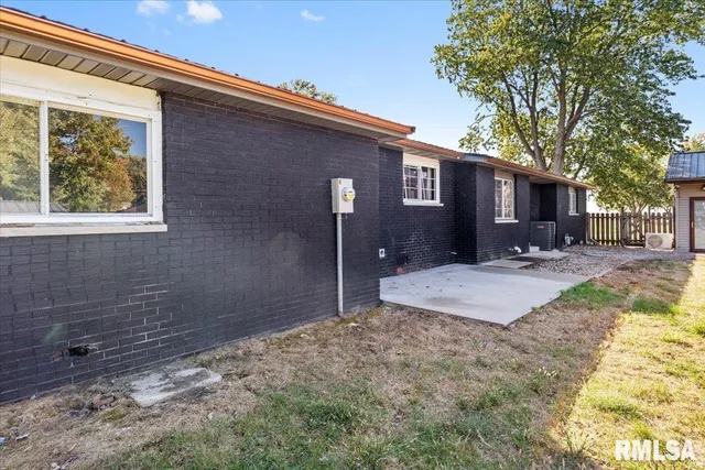 $219,900 | 1224 Commanche Road, Auburn, IL 62615