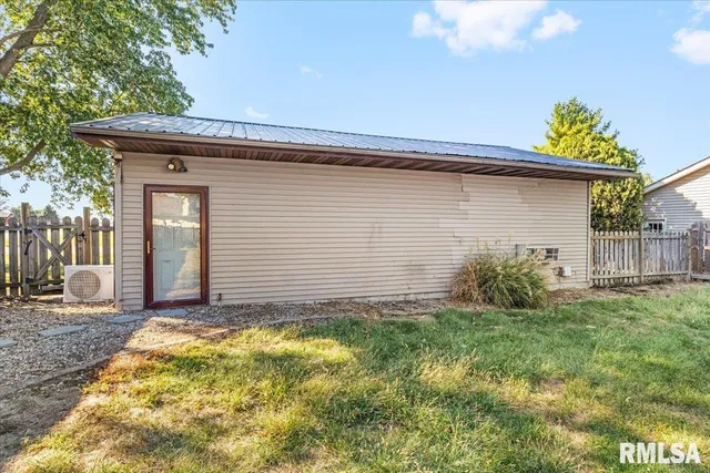 $219,900 | 1224 Commanche Road, Auburn, IL 62615