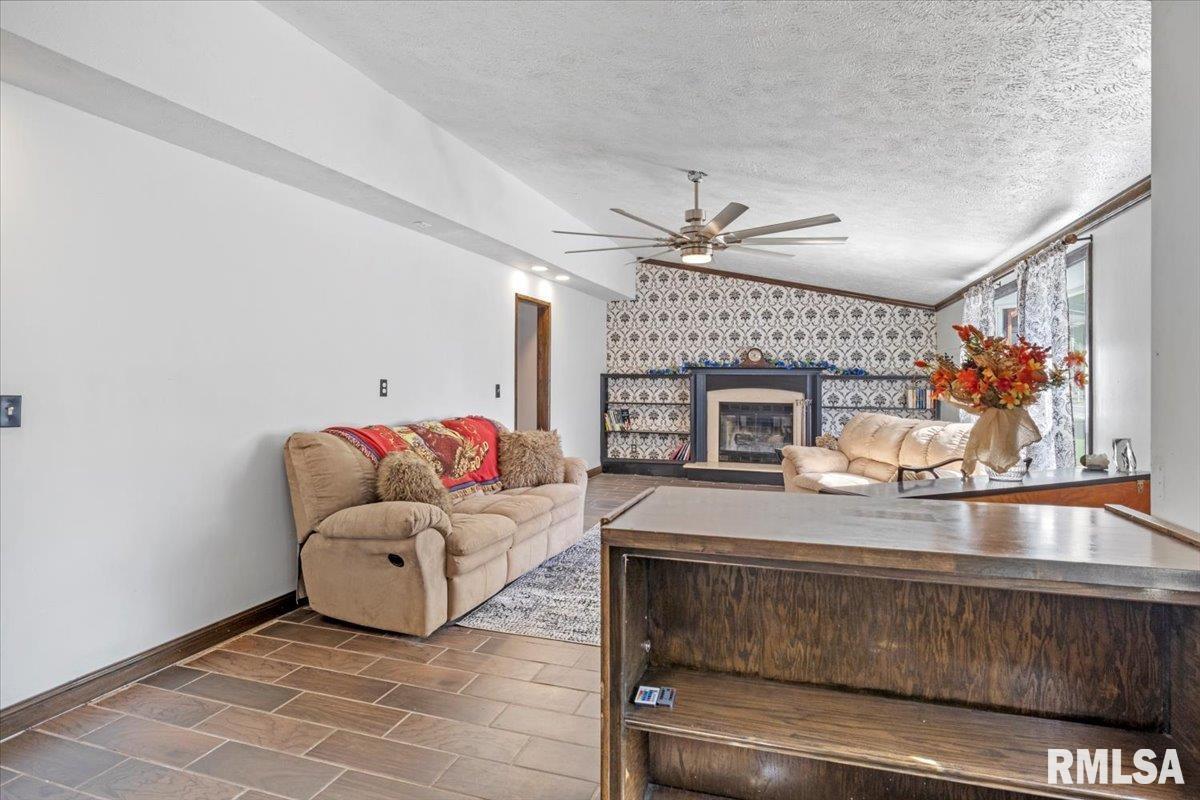 1224 Commanche Road Auburn, IL 62615 - Photo 5 of 36
