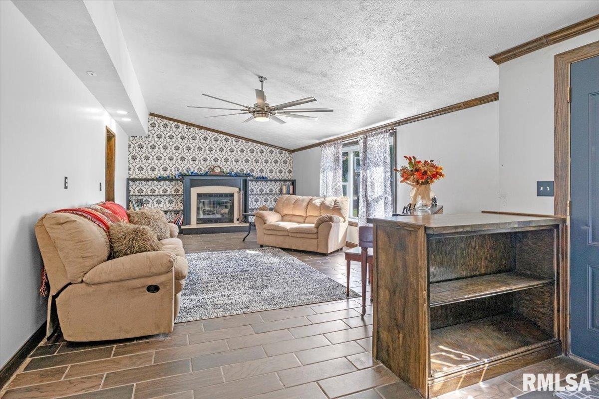1224 Commanche Road Auburn, IL 62615 - Photo 6 of 36