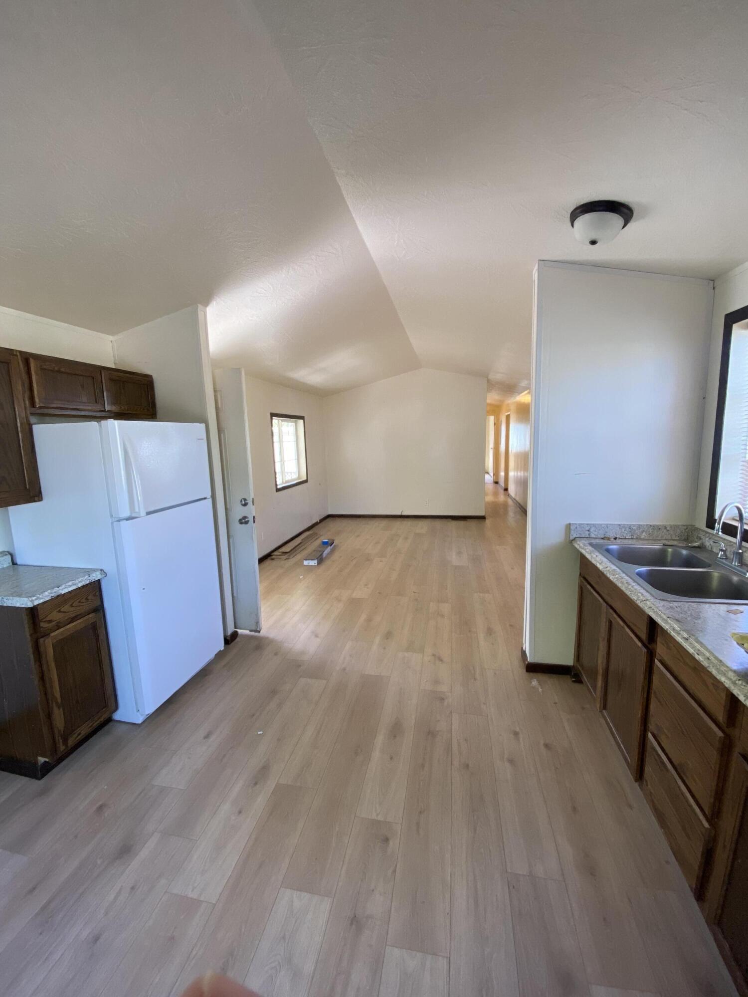 2385 Table Rock Road, Unit 63 Medford, OR 97501 - Photo 4 of 16 IMG_2053