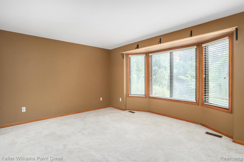 2616 Eastern Avenue Rochester Hills, MI 48307 - Photo 3 of 28