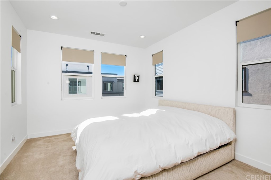 575 Daniel Freeman Circle Inglewood, CA 90301 - Photo 19 of 42 a bedroom with a large bed and white walls
