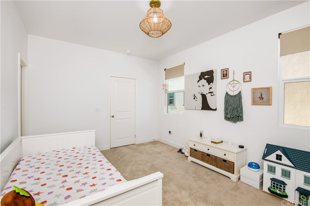 575 Daniel Freeman Circle Inglewood, CA 90301 - Photo 26 of 42 a bedroom with a bed and wooden floor