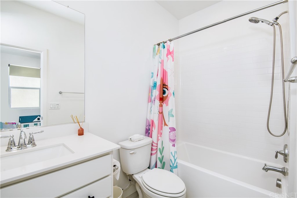 575 Daniel Freeman Circle Inglewood, CA 90301 - Photo 28 of 42 a bathroom with a sink toilet and shower