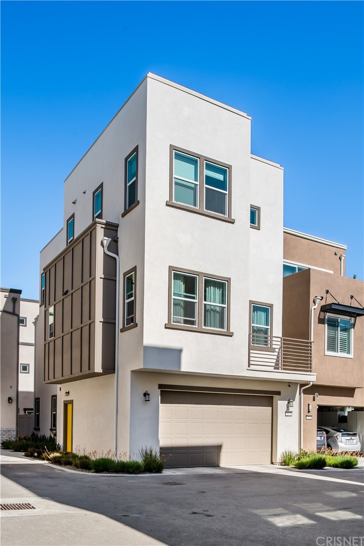 575 Daniel Freeman Circle Inglewood, CA 90301 - Photo 3 of 42 a front view of a building with a road
