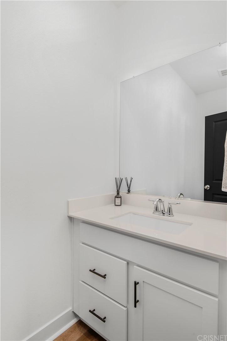 575 Daniel Freeman Circle Inglewood, CA 90301 - Photo 33 of 42 a bathroom with a sink and a mirror