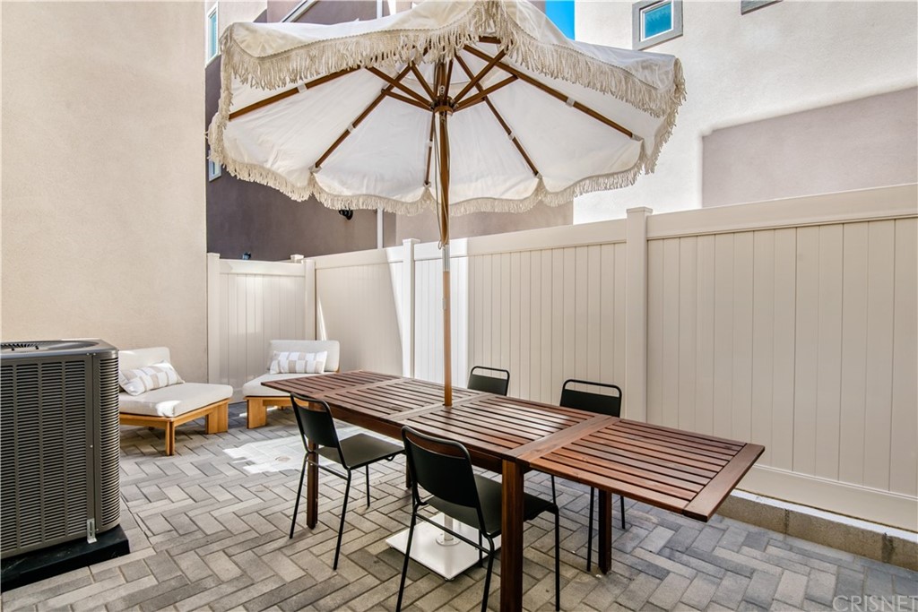 575 Daniel Freeman Circle Inglewood, CA 90301 - Photo 34 of 42 a outdoor sitting area with furniture and wooden floor