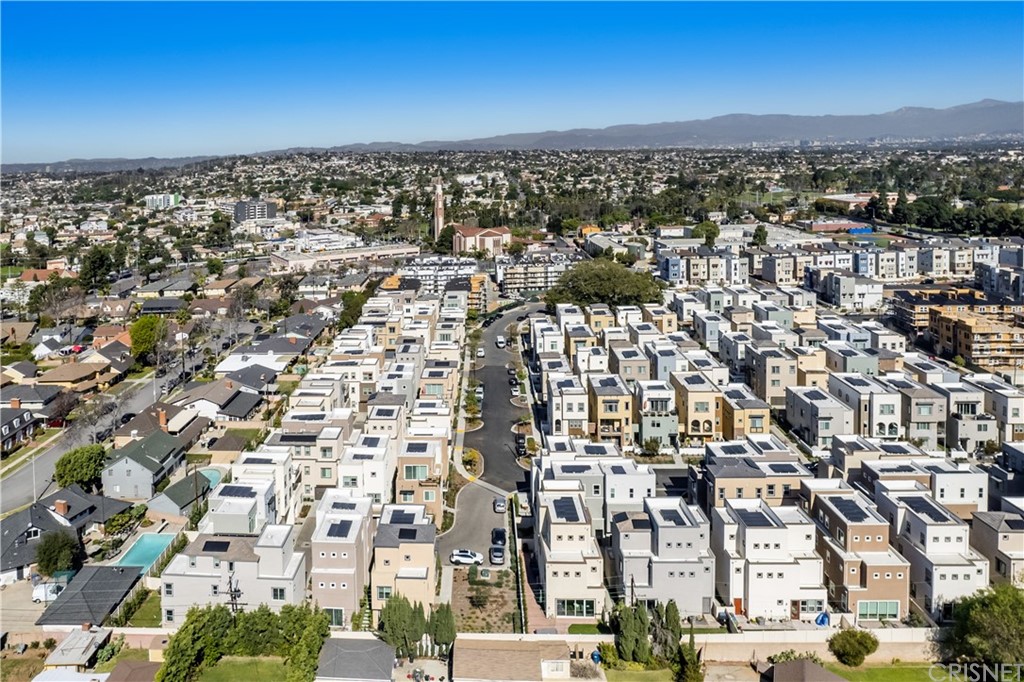 575 Daniel Freeman Circle Inglewood, CA 90301 - Photo 38 of 42 an aerial view of residential building with parking space