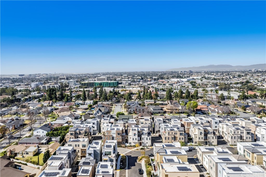 575 Daniel Freeman Circle Inglewood, CA 90301 - Photo 40 of 42 an aerial view of a city
