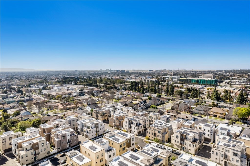 575 Daniel Freeman Circle Inglewood, CA 90301 - Photo 41 of 42 an aerial view of multiple house with yard